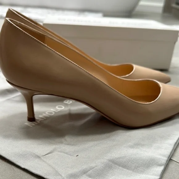 Manolo Blahnik Women's Beige Pumps